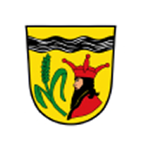 Wappen mit gelbem Hintergrund: oben eine schwarze Wellenlinie, darunter links eine grüne Pflanze mit Ähre und rechts der Kopf einer rot gekleideten Figur mit roter Krone.