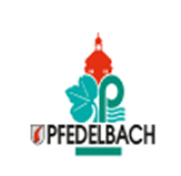 Logo der Gemeinde Pfedelbach: stilisierte rote Turmspitze, grünes Blatt und Wellenlinien neben einem großen grünen P; darunter der Schriftzug ‚PFELDELBACH‘ mit kleinem Wappen links.